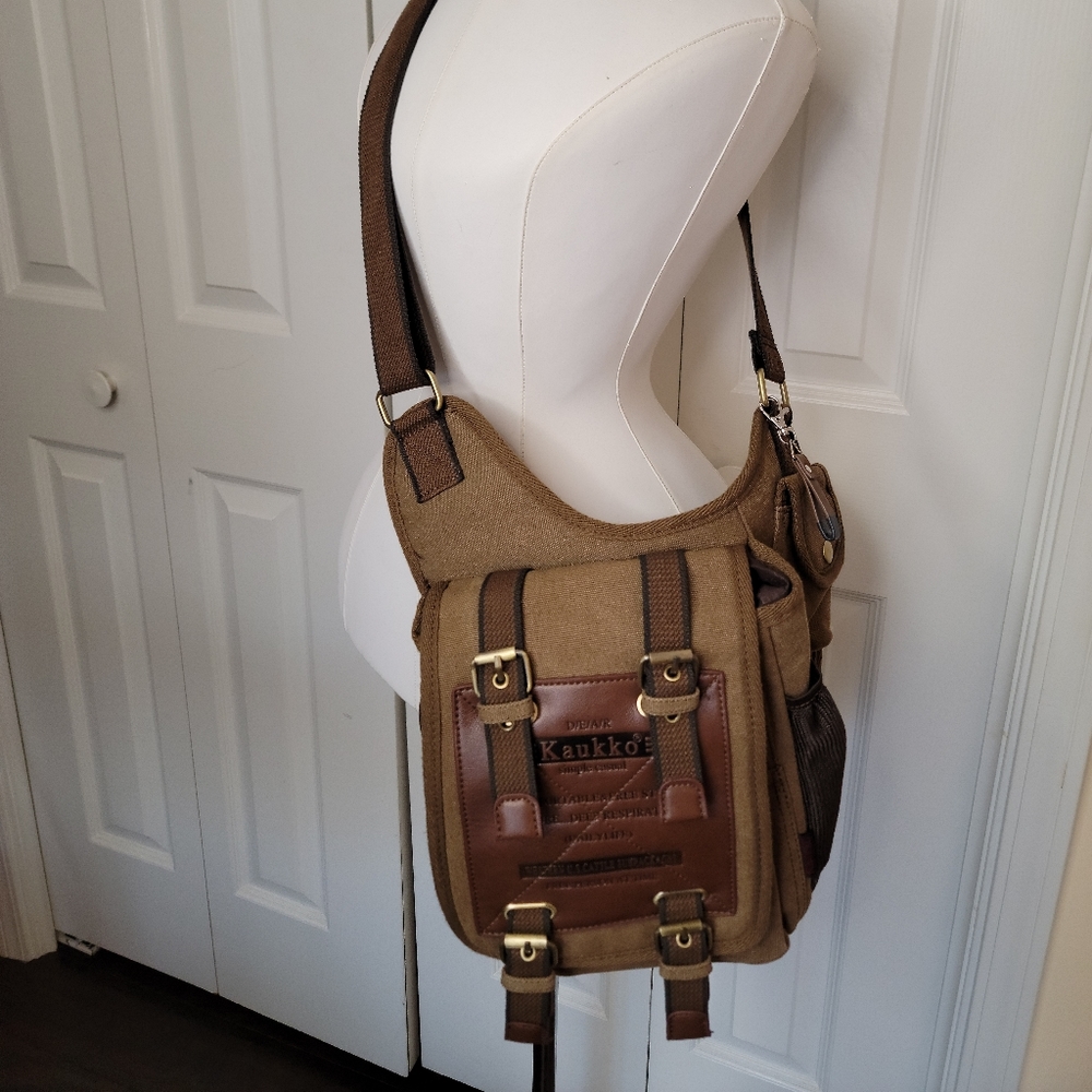 Unique men's shoulder bag. Almost new,wear one time only.